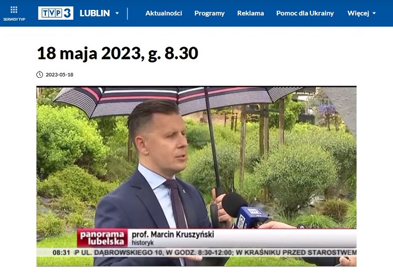 screen tvp3 mezczyzna pod parasolem